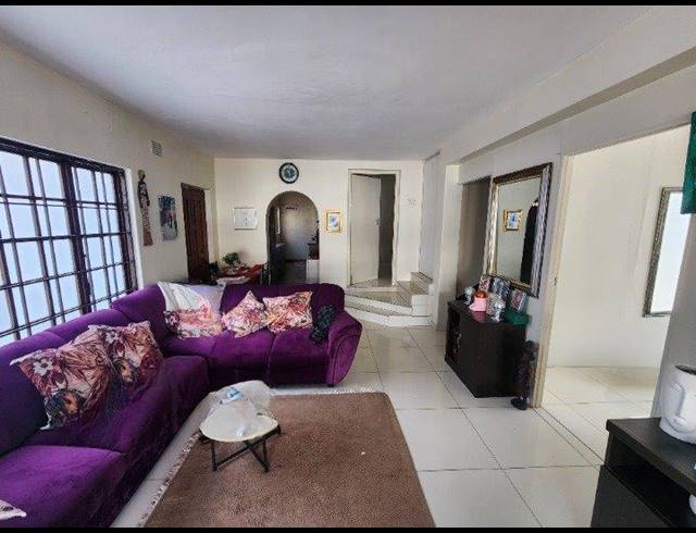 7 BEDROOM SECTIONAL TITLE FOR SALE IN MUSGRAVE